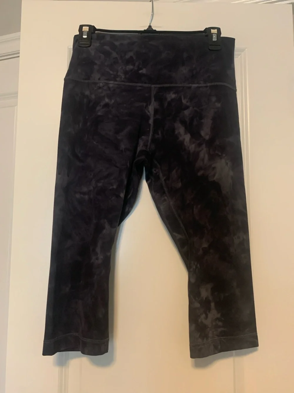 lululemon athletica Black Marbled Cropped Leggings